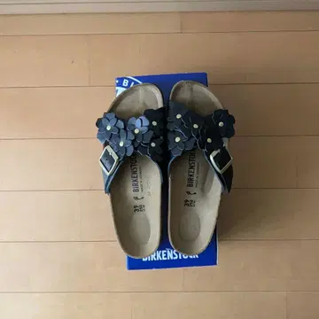BIRKENSTOCK 플라워 디자인 샌들 39 사이즈