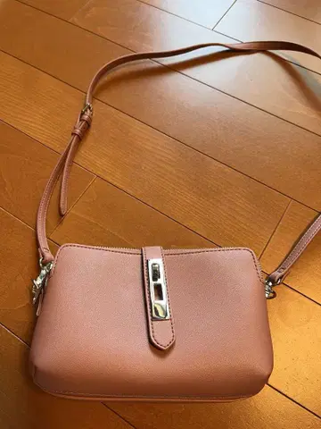 핑크 숄더백 합성 피혁