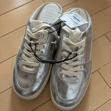 자라 메탈릭 실버 스니커즈 39