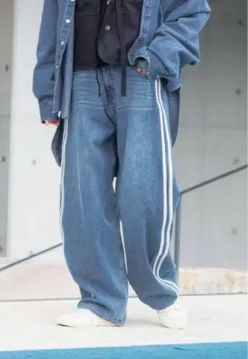 니코앤드 라인 데님 메이크업 스태프