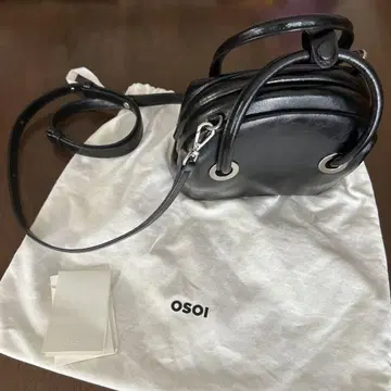 오소이 블랙 가죽 숄더백