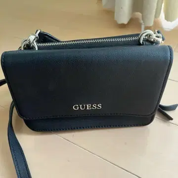 GUESS 블랙 숄더백