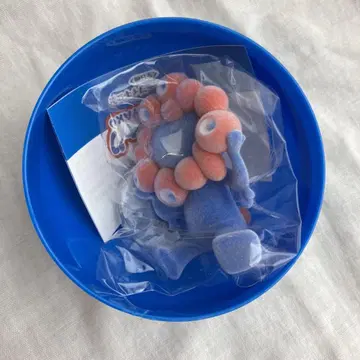 미야쿠미야쿠 플로키 피규어 앉은 포즈 가챠 오사카 만국 박람회