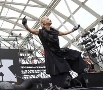 HYDE의 자켓