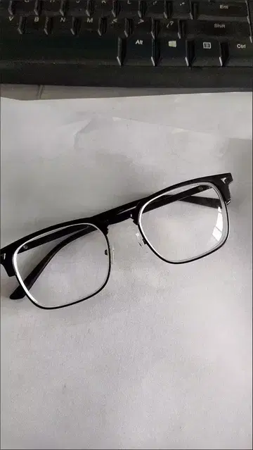 스타일리시한 블랙 안경