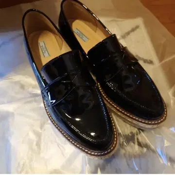 ILIMA EVOJ 블랙 에나멜 로퍼 25cm
