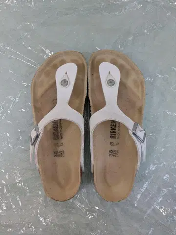 BIRKENSTOCK 화이트 플립플랍