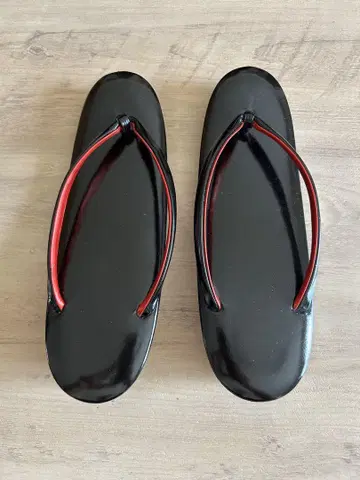 일본 의류 조리 검은색과 빨간색 조리 광택 마감