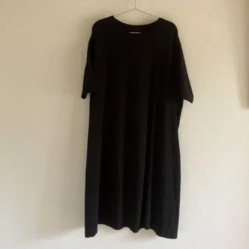 UNIVERSAL TISSU 블랙 티셔츠 원피스