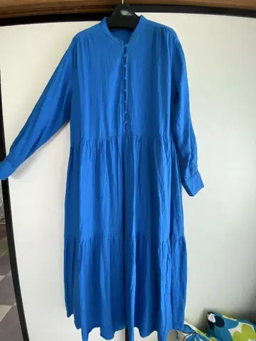 omekasghi 파란색 긴팔 버튼 티어드 원피스