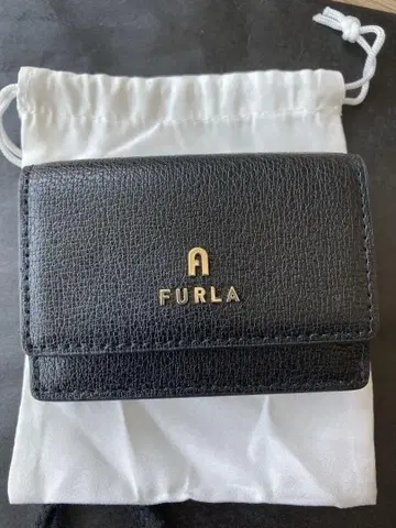 FURLA 블랙 까멜리아 3단 폴더형 지갑 가죽 정가 26,400엔