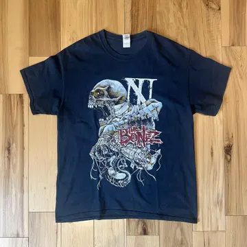The BONEZ damaged skull 티셔츠 본즈