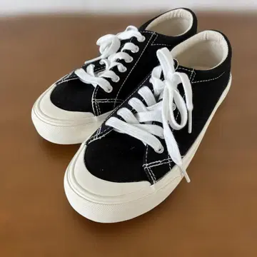 블랙 캔버스 스니커즈