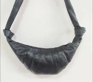 블랙 가죽 사코슈