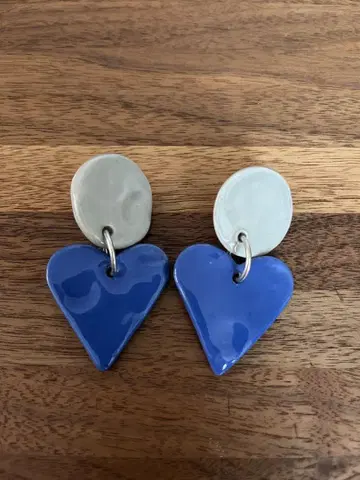 LEVENS JEWELS 하트 세라믹 귀걸이