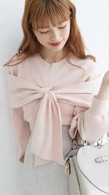 리본 포함 핑크 니트 스웨터