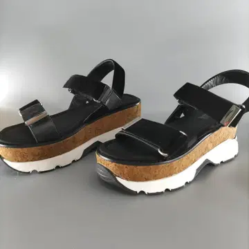 코코딜 통굽 샌들 블랙 코르크 밑창 사이즈 M