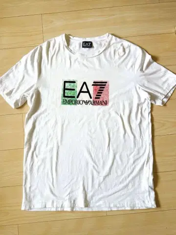 EA7 화이트 티셔츠