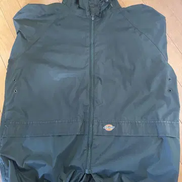 DICKIES의 나일론 재킷입니다.