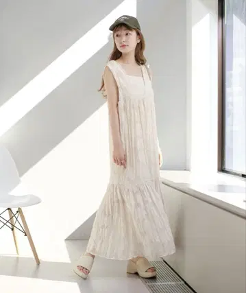 Kastane 시어 자카드 레이스 슬리브리스 원피스