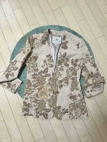 GRACE CONTINENTAL 노카라 꽃무늬 자켓