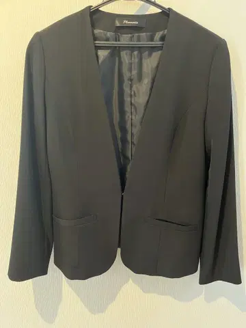 Plumerie 블랙 노카라 자켓 수트