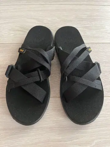 Teva 블랙 크로스 스트랩 샌들 23cm