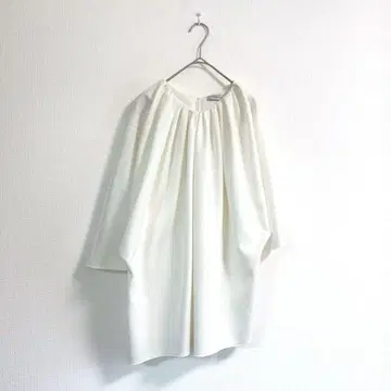 ADORE 최근 모델 컷 조젯 TOPS