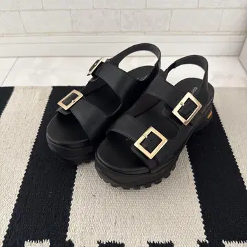 Odette e Odile 블랙 스포츠 샌들