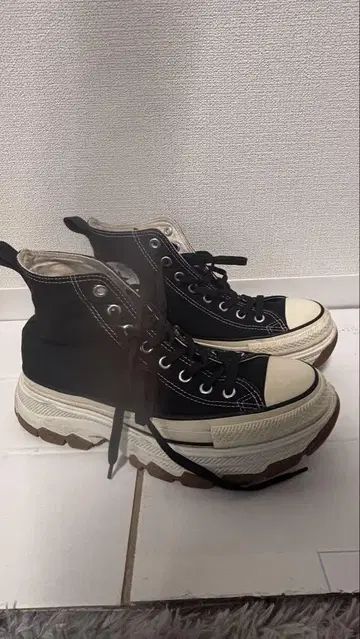 컨버스 TRECWAVE 블랙 하이컷 스니커즈