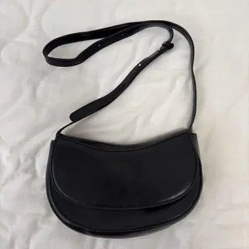 블랙 가죽 숄더백