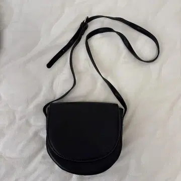 블랙 반달형 숄더백