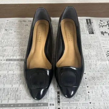 새상품급 매킨토시 철학 펌프스 23 블랙 에나멜 버클