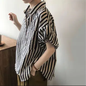 스트라이프 반팔 셔츠 포켓 부착