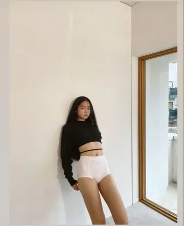 로자리 문 크롭 맨투맨