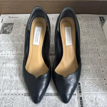 매킨토시 철학 펌프스 V 컷 가죽 블랙