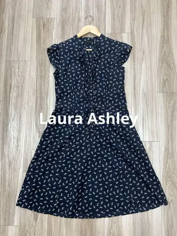 Laura Ashley (로라 애슐리) 미니 꽃무늬 프릴 원피스