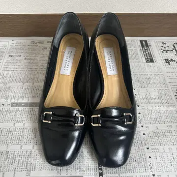 블랙 가죽 스퀘어토 힐 신발