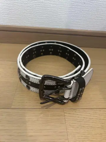 스터드 벨트