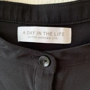 A DAY IN THE LIFE 블랙 5부 소매 셔츠