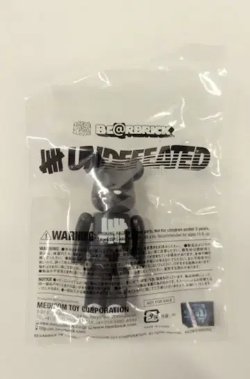 MEDICOMTOY 베어브릭 100% UNDEFEATED