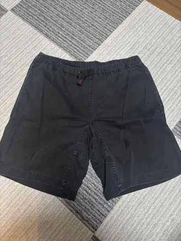 그라미치 블랙 계열 하프 팬츠 사이즈 M