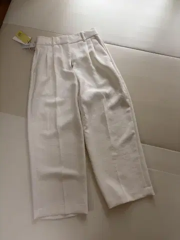 Aritzia 화이트 팬츠