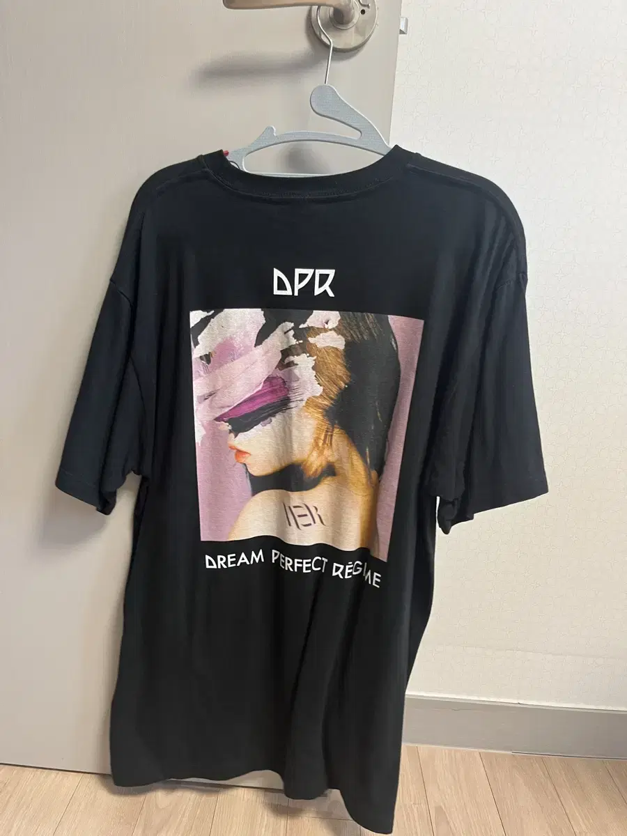 Dpr live Her Goods Short Sleeve T-Shirt L
