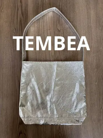 TEMBA의 실버 숄더백