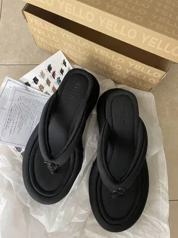 예로 도쿄 블랙 톤 샌들