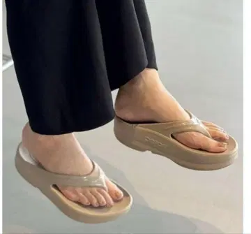 우포스 샌들