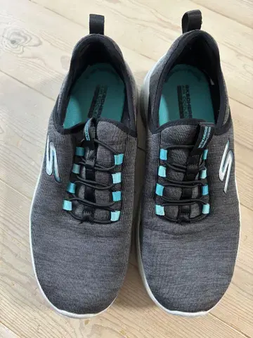 스케쳐스 24cm