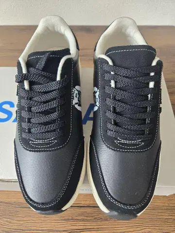 블랙 스니커즈 도코로 죠지