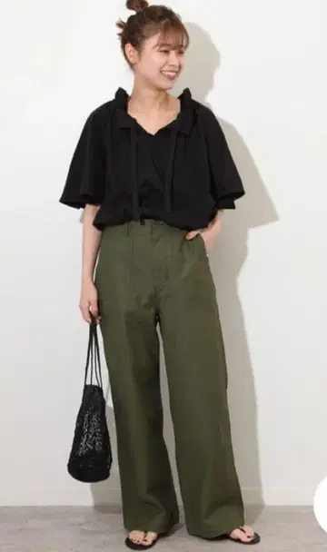저널 스탠다드 리룸 프릴 넥 티셔츠 블랙